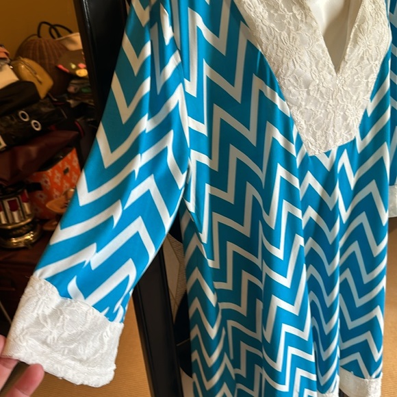 Ice Silk Turquoise & White Chevron Striped Lace Trim 3/4 Sleeved Pull On Dress. - Picture 4 of 10
